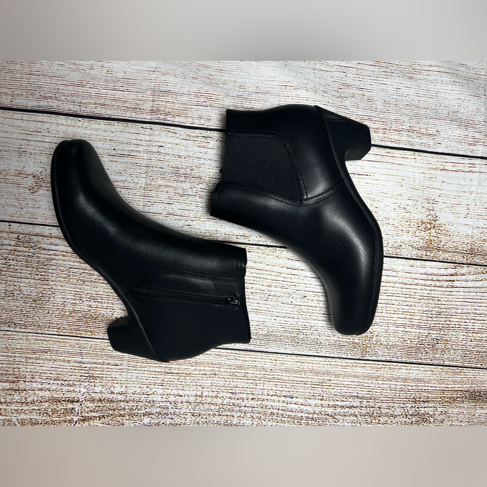 Easy Spirit Black Ankle Boots – Size 10 – NWOT